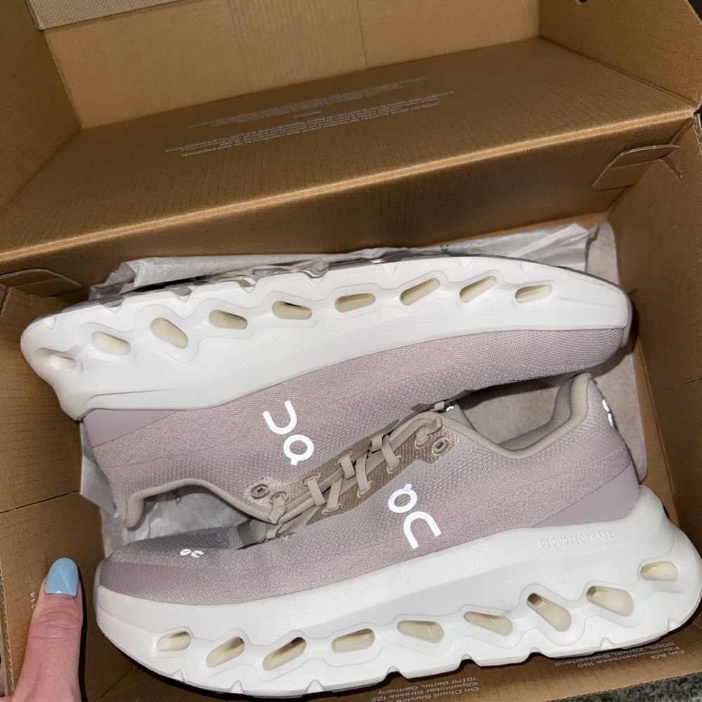 On Running Women's Cloudstratus Sneakers - Light Gray and White